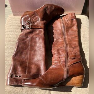BANDOLINO : Soft Brown Leather Knee-High Wedge Boots
